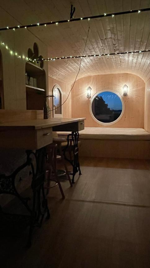 Glamping - Stylova Maringotka V Srdci Ladova Kraje, Pobliz Hlavniho Mesta Prahy Stribrna Skalice Exterior photo