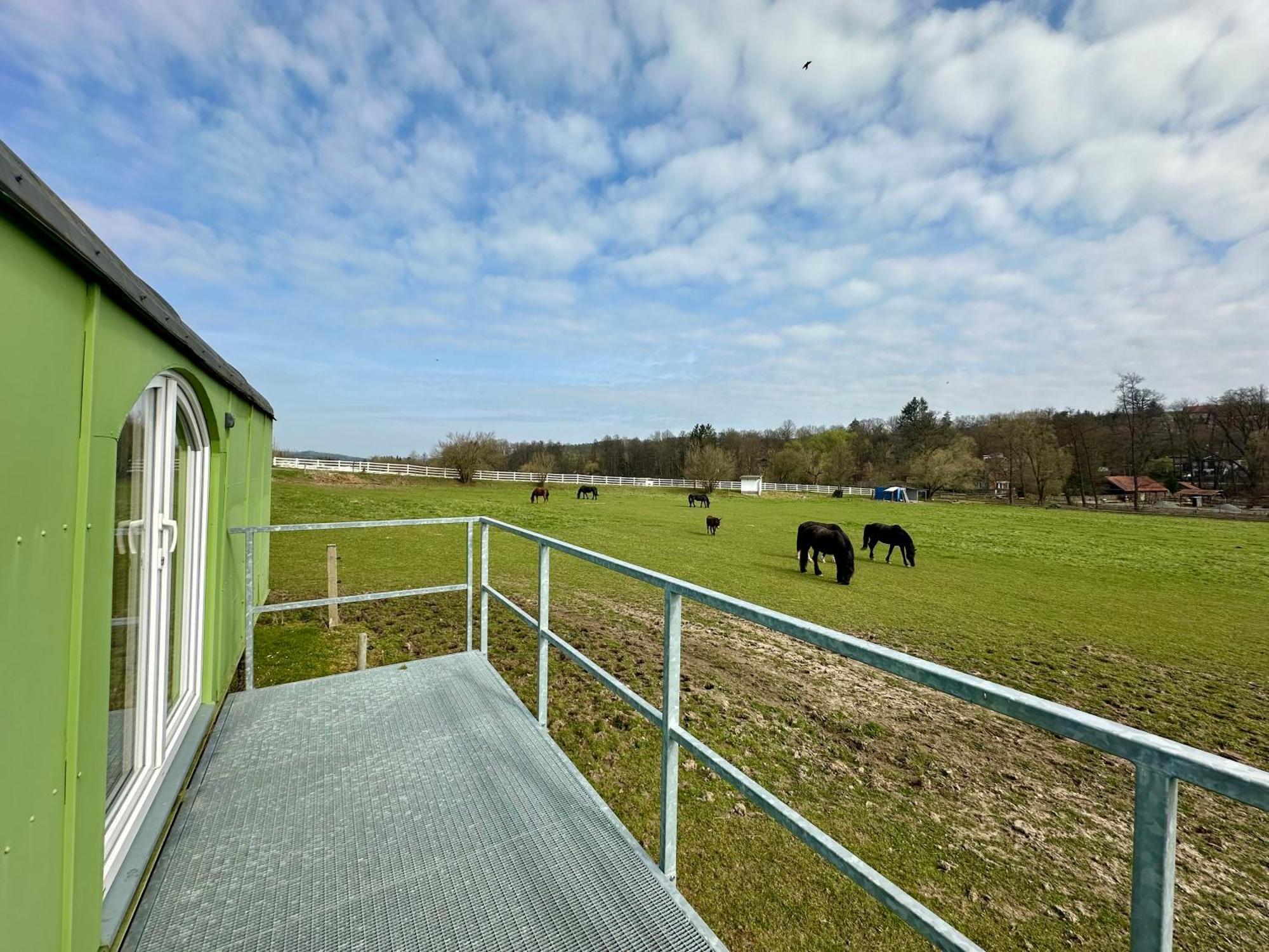 Glamping - Stylova Maringotka V Srdci Ladova Kraje, Pobliz Hlavniho Mesta Prahy Stribrna Skalice Exterior photo
