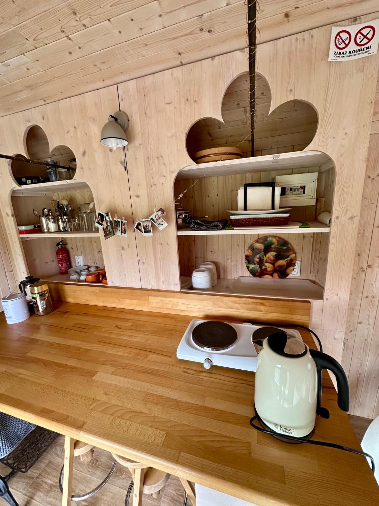 Glamping - Stylova Maringotka V Srdci Ladova Kraje, Pobliz Hlavniho Mesta Prahy Stribrna Skalice Exterior photo